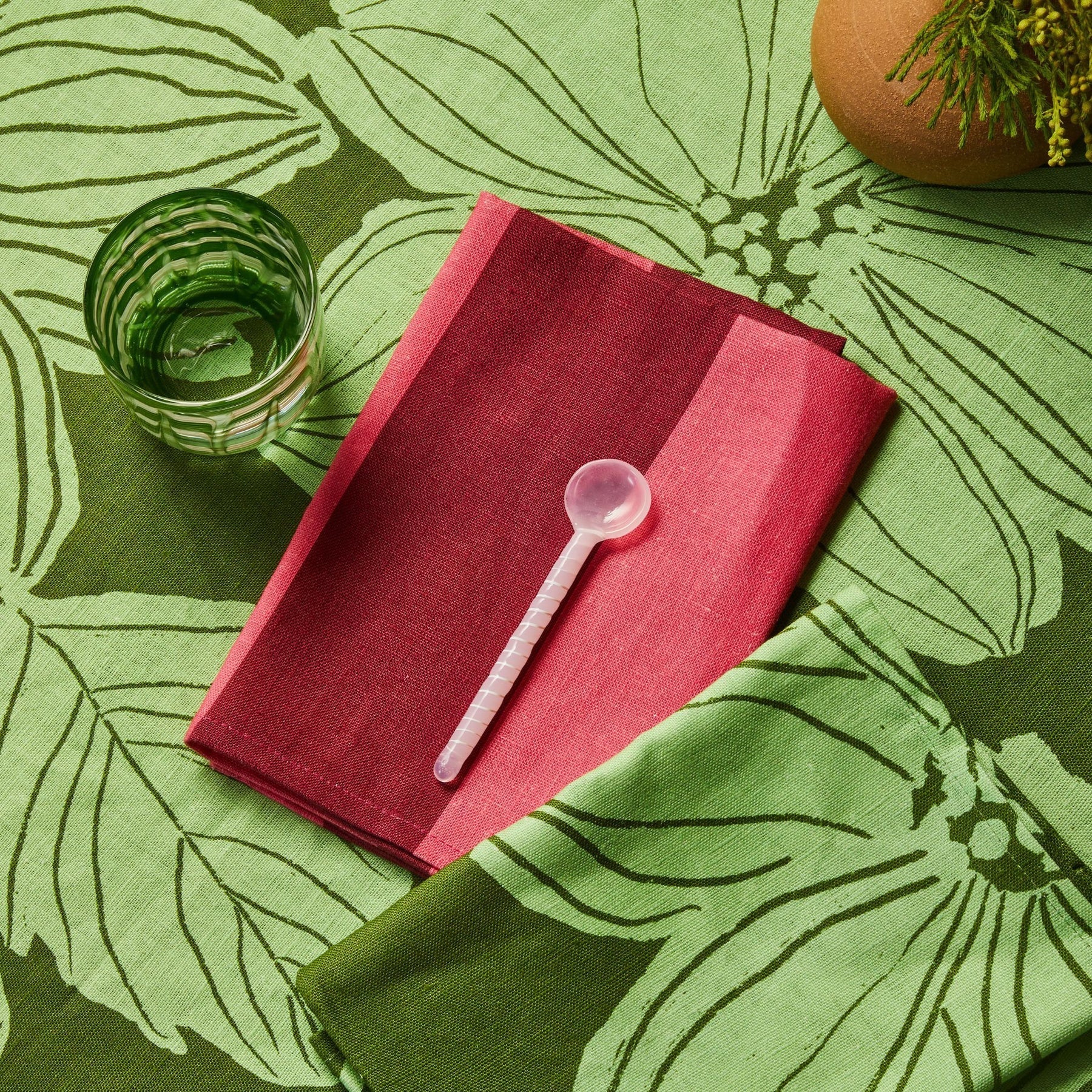 Bonnie &amp; Neil - Swirl Glass Teaspoon, Pink - The Flower Crate