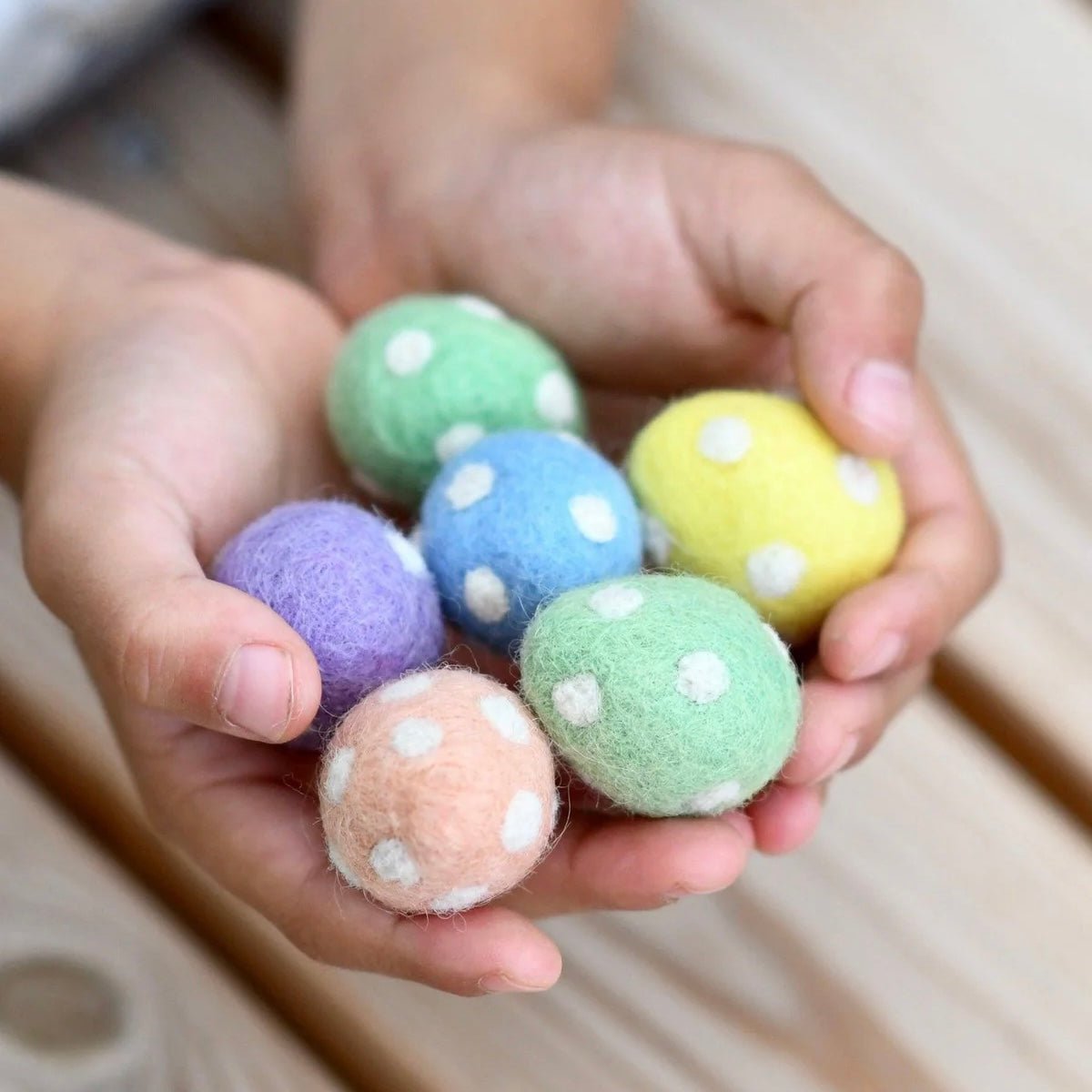 Tara Treasures - Mini Spotty Felt Egg - The Flower Crate